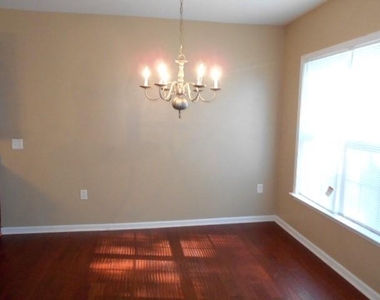 3286 Welmingham Drive Sw - Photo Thumbnail 5