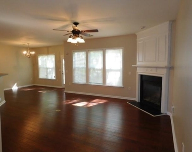 3286 Welmingham Drive Sw - Photo Thumbnail 3