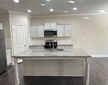 2045 Wheylon Drive - Photo Thumbnail 3