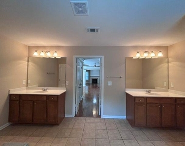 308 Fieldhouse Circle Sw - Photo Thumbnail 32