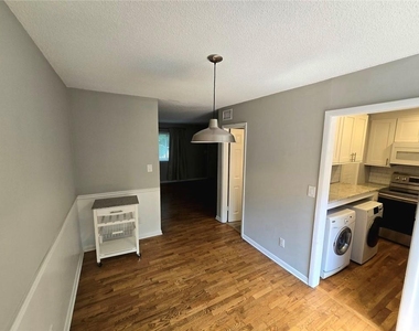 1600 Briarcliff Road Ne - Photo Thumbnail 4