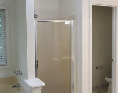 2280 Chelmsford Court - Photo Thumbnail 16