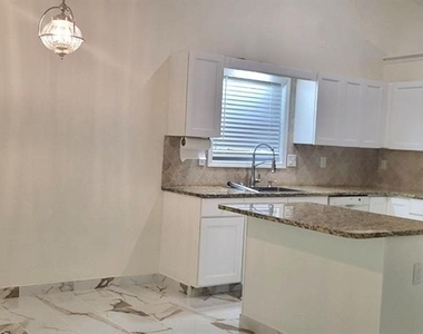 2280 Chelmsford Court - Photo Thumbnail 10