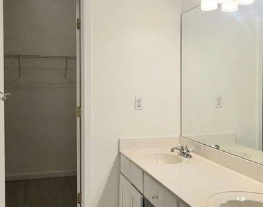 2280 Chelmsford Court - Photo Thumbnail 27