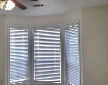 2280 Chelmsford Court - Photo Thumbnail 15