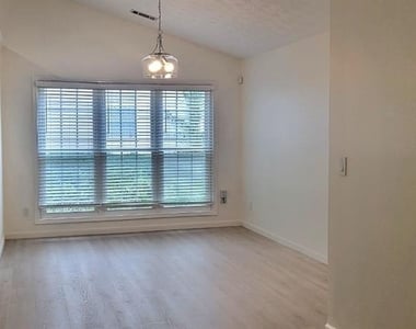 2280 Chelmsford Court - Photo Thumbnail 12