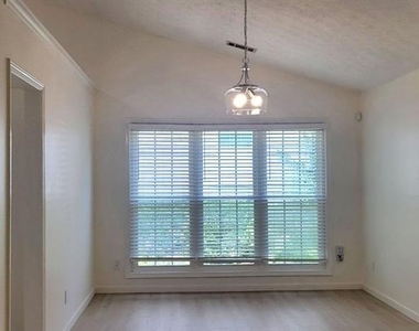 2280 Chelmsford Court - Photo Thumbnail 11