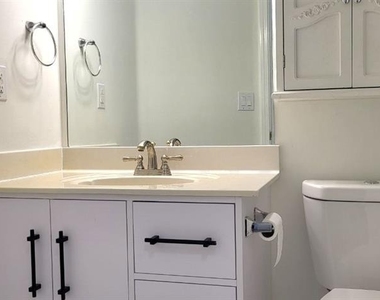 2280 Chelmsford Court - Photo Thumbnail 20