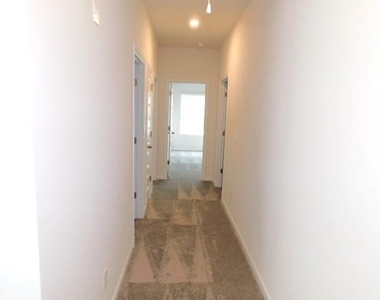 523 Ryan Court - Photo Thumbnail 12