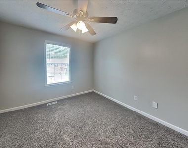 336 Paradise Circle - Photo Thumbnail 9