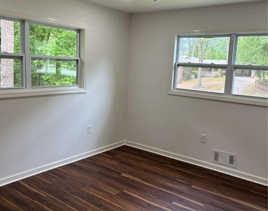 2948 Keats Drive - Photo Thumbnail 3