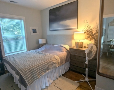 958 N Winchester Avenue - Photo Thumbnail 7
