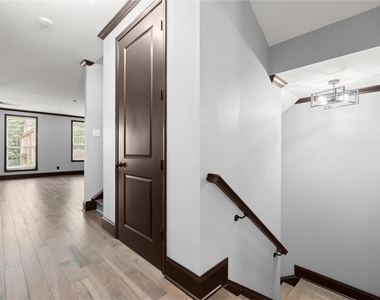 5583 Julian Place - Photo Thumbnail 12