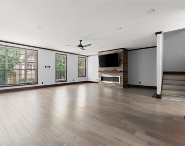 5583 Julian Place - Photo Thumbnail 21
