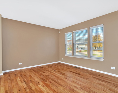 2509 Rosehall Lane - Photo Thumbnail 7