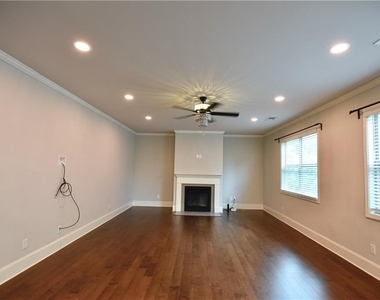 4358 Mantova Drive - Photo Thumbnail 8