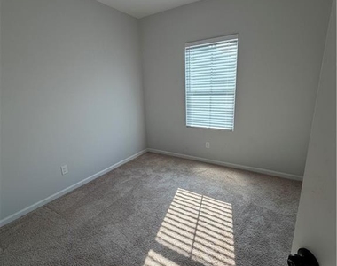 900 Colton Drive - Photo Thumbnail 10