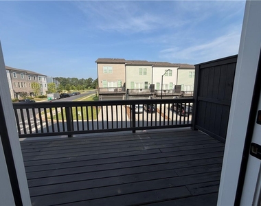 900 Colton Drive - Photo Thumbnail 4