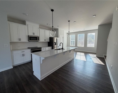 900 Colton Drive - Photo Thumbnail 2