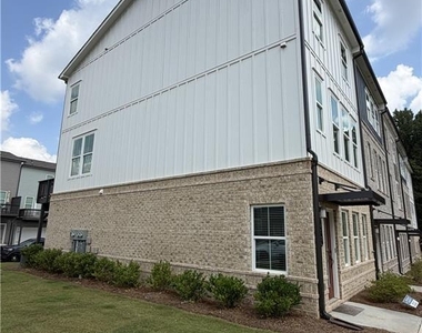 900 Colton Drive - Photo Thumbnail 15