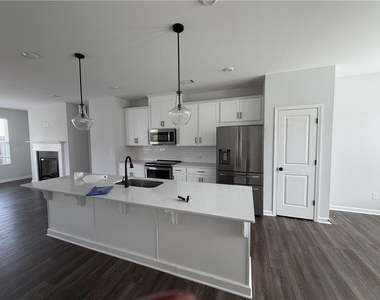 900 Colton Drive - Photo Thumbnail 5