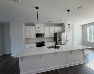 900 Colton Drive - Photo Thumbnail 3