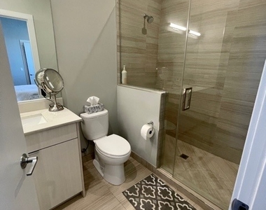 4555 N Ravenswood Avenue - Photo Thumbnail 11