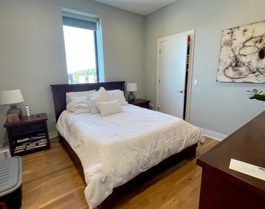 4555 N Ravenswood Avenue - Photo Thumbnail 10