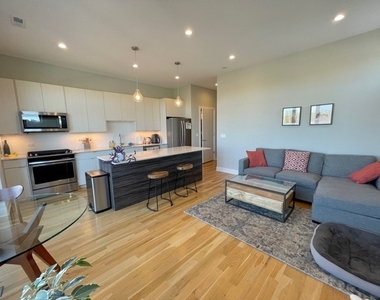 4555 N Ravenswood Avenue - Photo Thumbnail 3