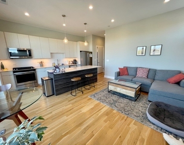 4555 N Ravenswood Avenue - Photo Thumbnail 2