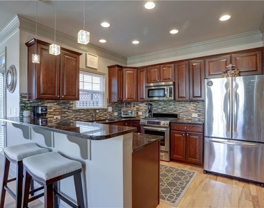 3693 Lambert Lane Ne - Photo Thumbnail 4