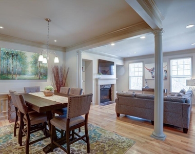3693 Lambert Lane Ne - Photo Thumbnail 2