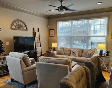 3693 Lambert Lane Ne - Photo Thumbnail 6