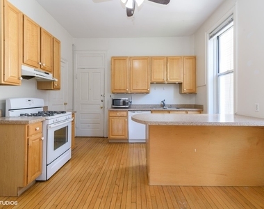 1939 W Thomas Street - Photo Thumbnail 3