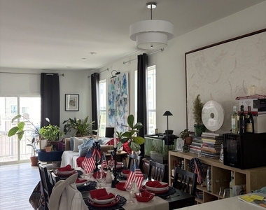 2724 Fieldcrest Drive - Photo Thumbnail 5