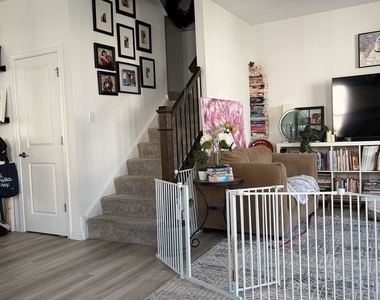 2724 Fieldcrest Drive - Photo Thumbnail 3