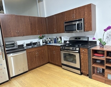 235 W Van Buren Street - Photo Thumbnail 3