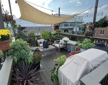 1742 N Winchester Avenue - Photo Thumbnail 22