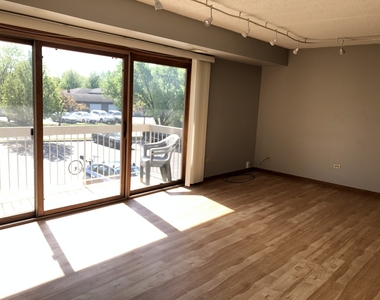 1056 Ashley Court - Photo Thumbnail 2