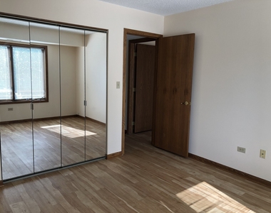 1056 Ashley Court - Photo Thumbnail 8