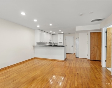 1812 S Dearborn Street - Photo Thumbnail 5
