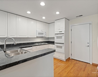 1812 S Dearborn Street - Photo Thumbnail 7