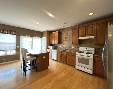 789 Lewisburg Lane - Photo Thumbnail 2