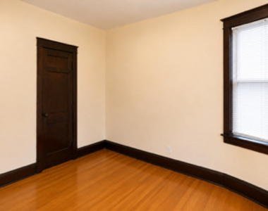3111 N Racine Avenue - Photo Thumbnail 9