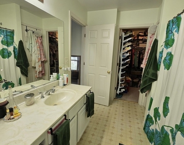 3359 Kentshire Circle - Photo Thumbnail 10