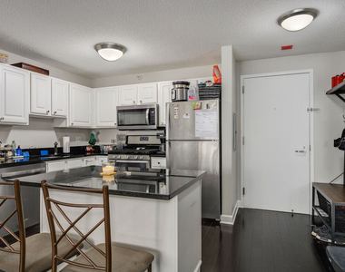 545 N Dearborn Street - Photo Thumbnail 2