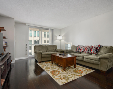 545 N Dearborn Street - Photo Thumbnail 3