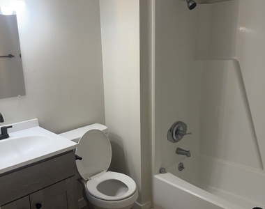 3553 Heatherton Drive - Photo Thumbnail 4