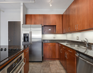 737 W Washington Boulevard - Photo Thumbnail 3