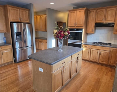 2350 Fishhook Way - Photo Thumbnail 5